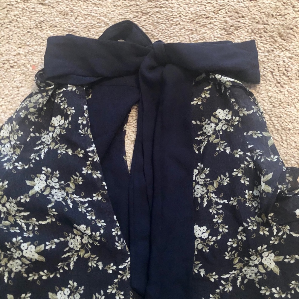 💐 Miss Chievous Sleeveless Blouse Size M 💐 - Picture 6 of 8